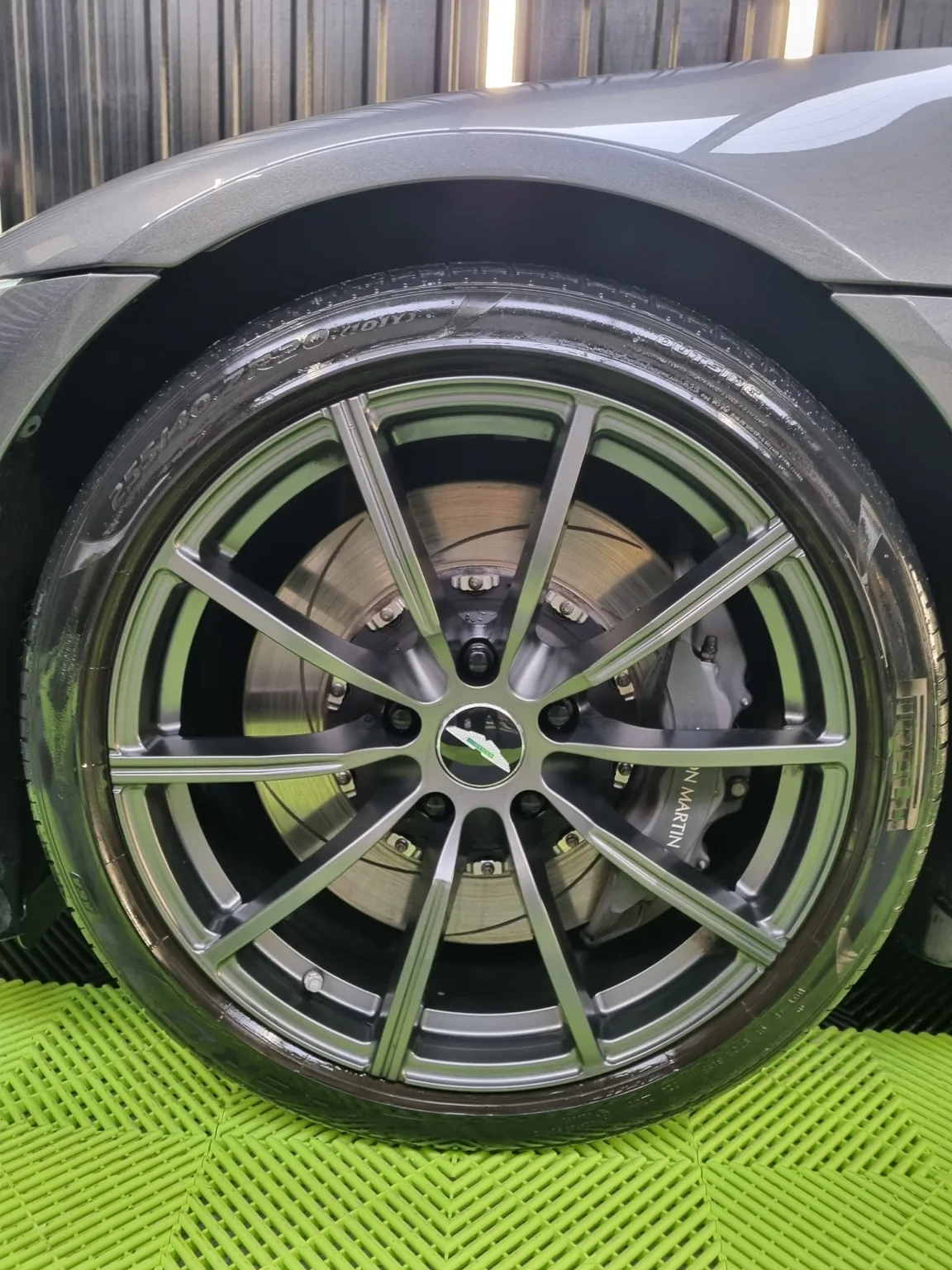 Aston Martin wheel finish